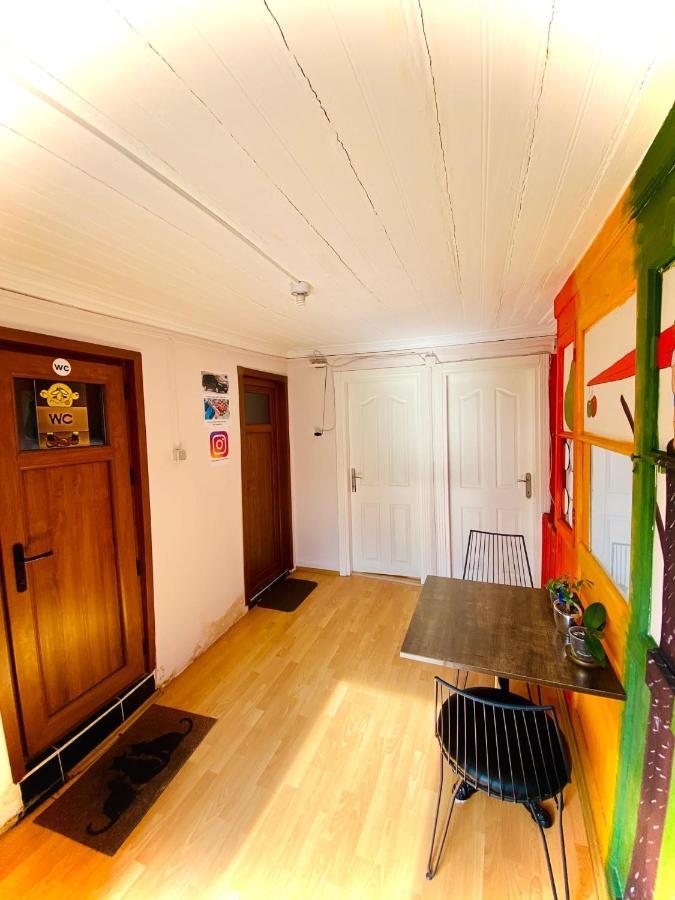 Taksim Wooden House Hostel Istanbul Exterior foto