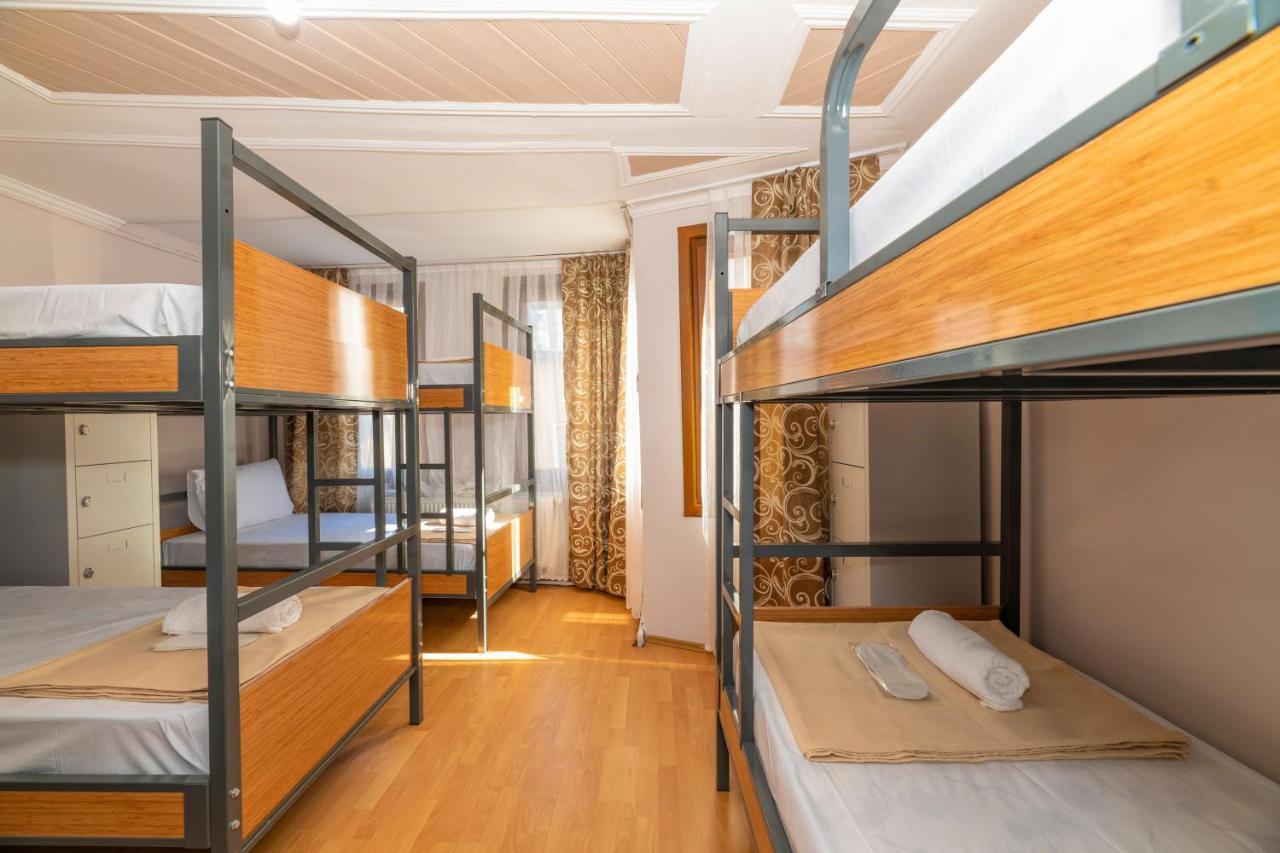 Taksim Wooden House Hostel Istanbul Exterior foto